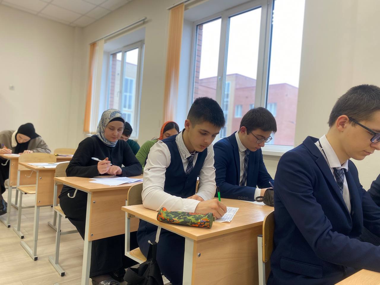 В рамках Декады родного языка и литературы в нашей школе прошел тотальный диктант по ингушскому языку. .